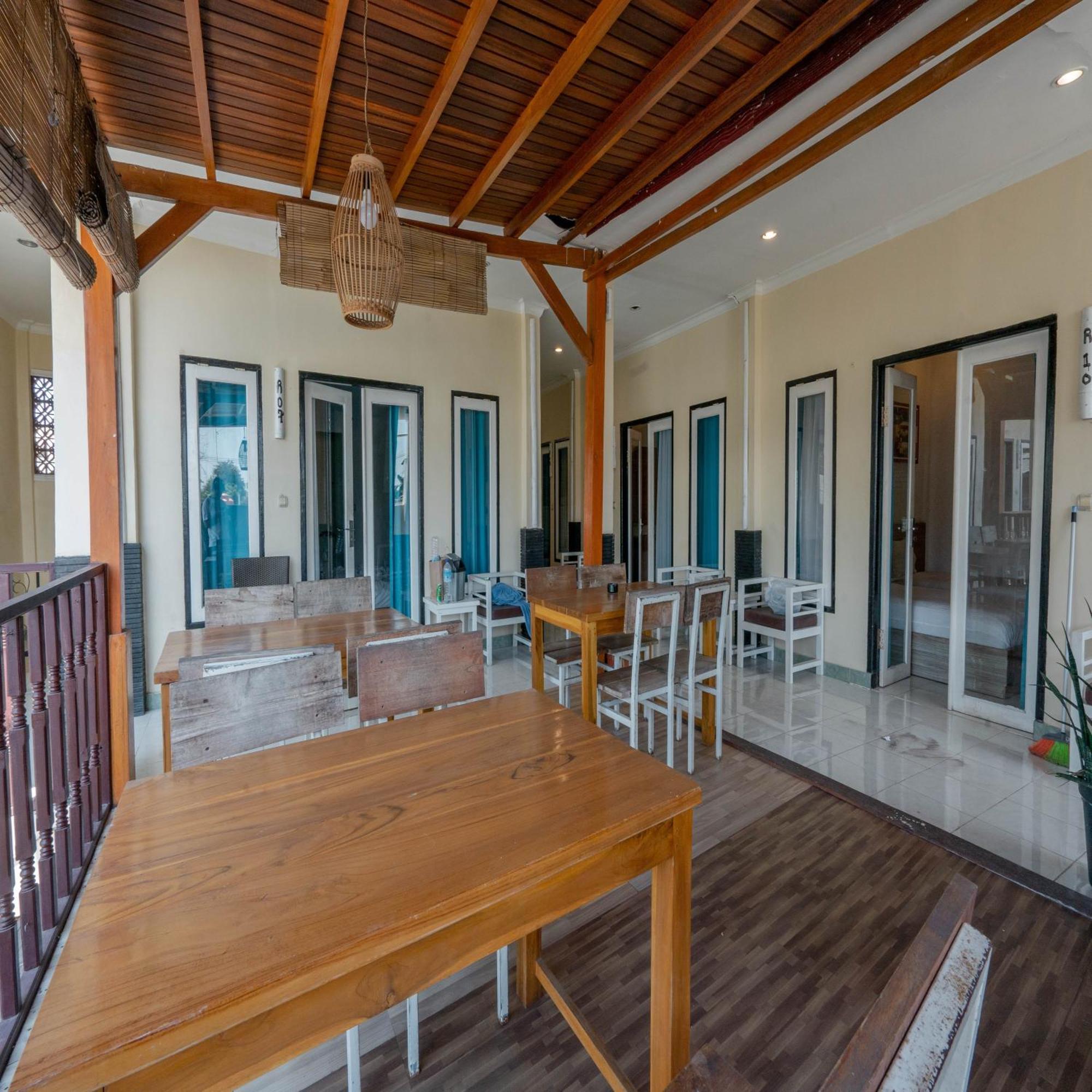Gili White Bamboo Resort Гілі-Траванган Екстер'єр фото